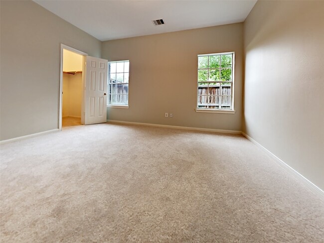 Building Photo - 3307 Clear Water Park Dr