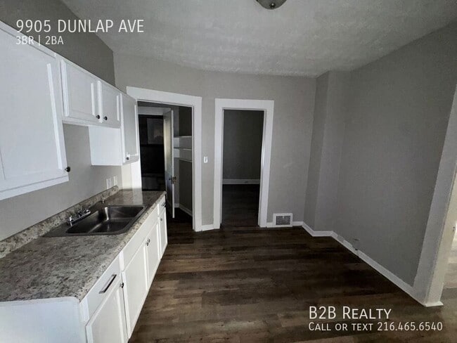 Building Photo - 9905 Dunlap Ave