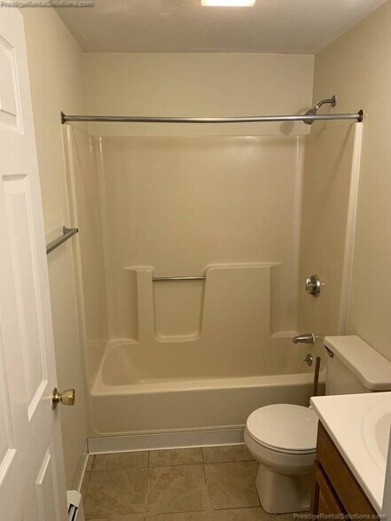 Building Photo - 15 Blossom St