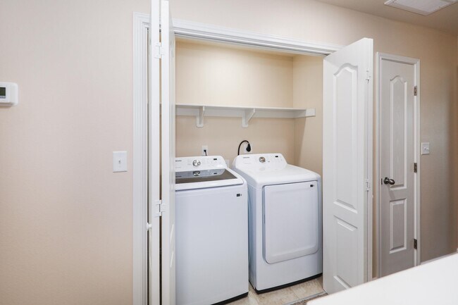 Building Photo - 5609 Montevista Dr