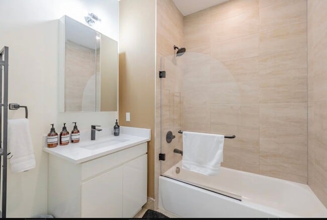 Building Photo - 45 William St