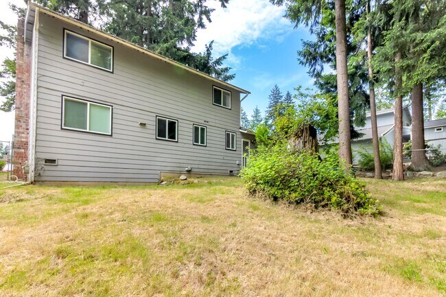 Building Photo - Four Bedroom House Near Camelot Park