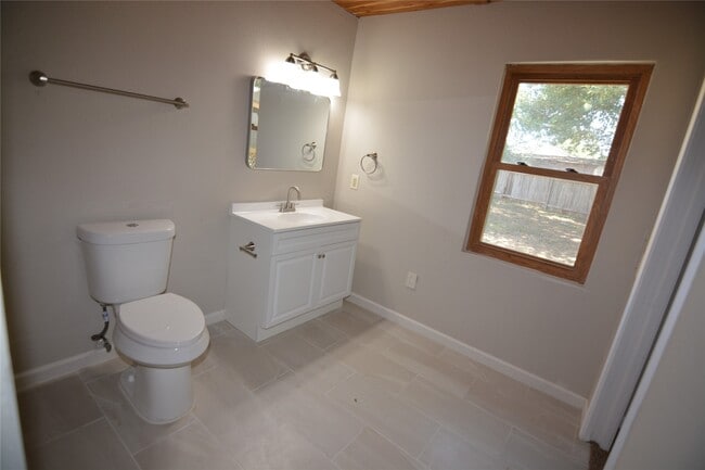 Building Photo - 906 Arrow Lake Dr