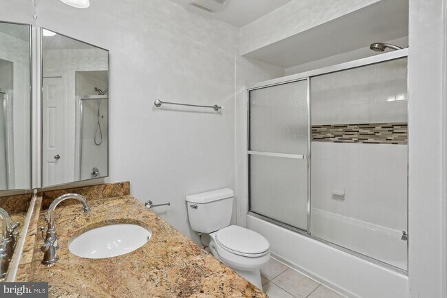 Building Photo - 903 Ridge Dr
