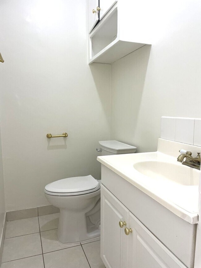 Building Photo - Charming 3-Bedroom Home with Modern Upgrad...