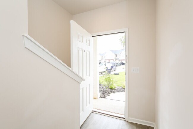 Building Photo - 1095 HighGarden Cir