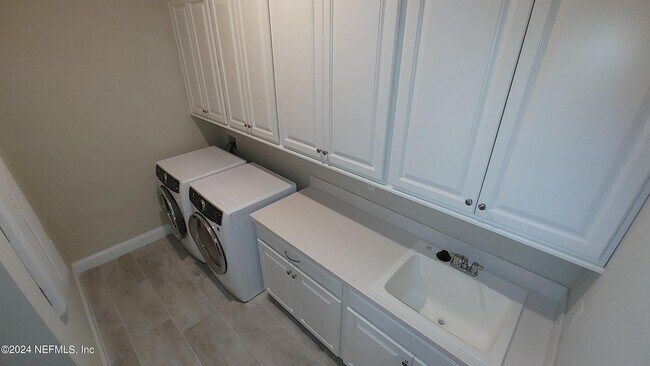 Building Photo - 44 Antila Wy.