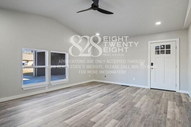 Building Photo - Beautiful 3 Bed/2 Bath Duplex Less Than 1 Mile from Campus!