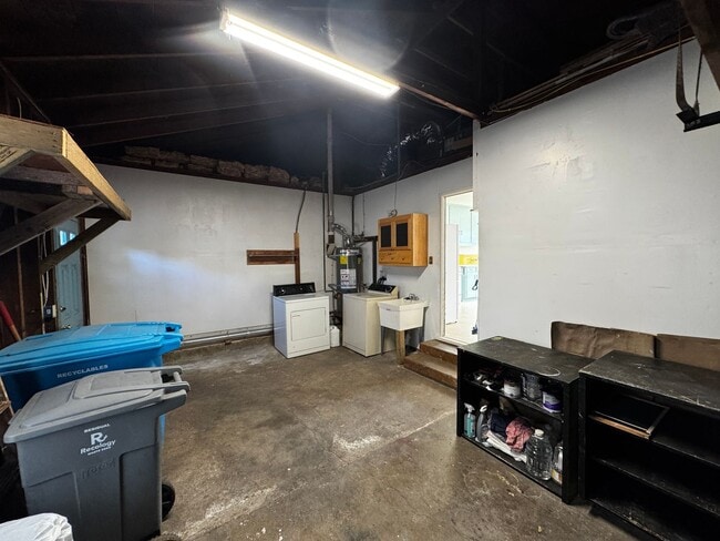 Building Photo - Cozy 2 Bedroom 1 Bath Home Located in the ...