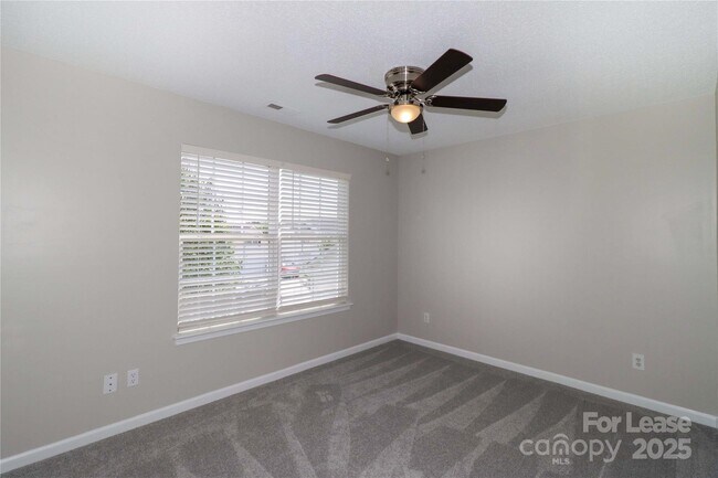 Building Photo - 915 Harbour View Cove NE