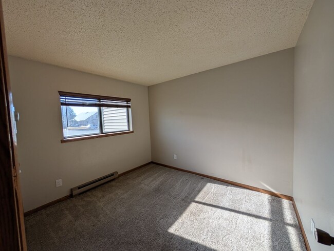 Building Photo - For Rent: Unfurnished 2 Bedroom 2 Bath Condo