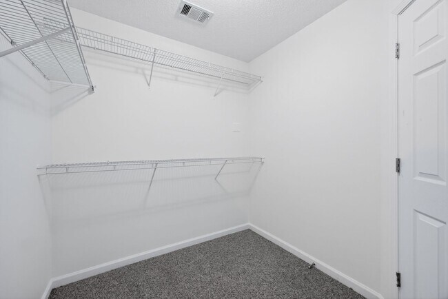 Building Photo - 568 Marshview Dr