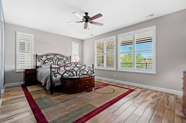 Building Photo - 377 Silver Ridge Dr