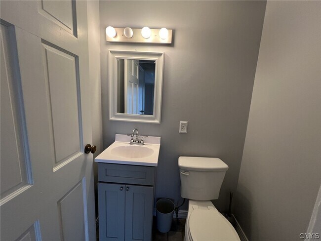 Building Photo - 10 Echodale Ave