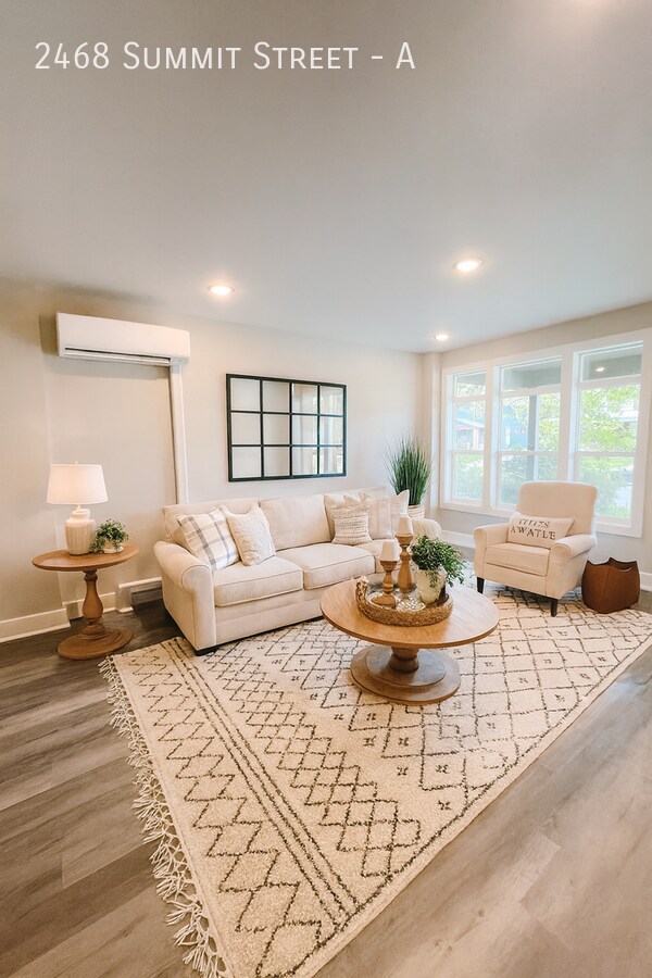 Building Photo - 2468 Summit St