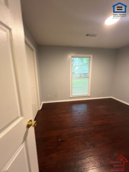 Building Photo - 1155 Carol Ln