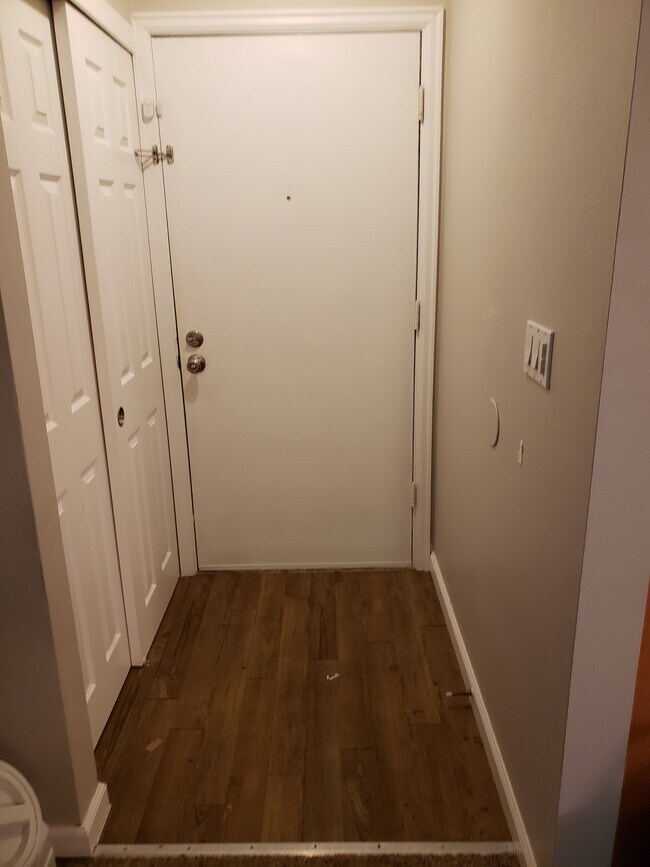 Entry way - 1040 Columbia Ridge Dr