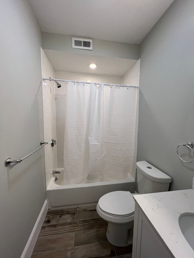 Building Photo - RARE 2 bed 2 bath..... Available in Somerville....