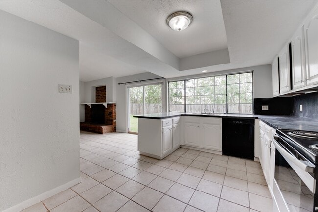 Building Photo - 15702 Mendocino Dr