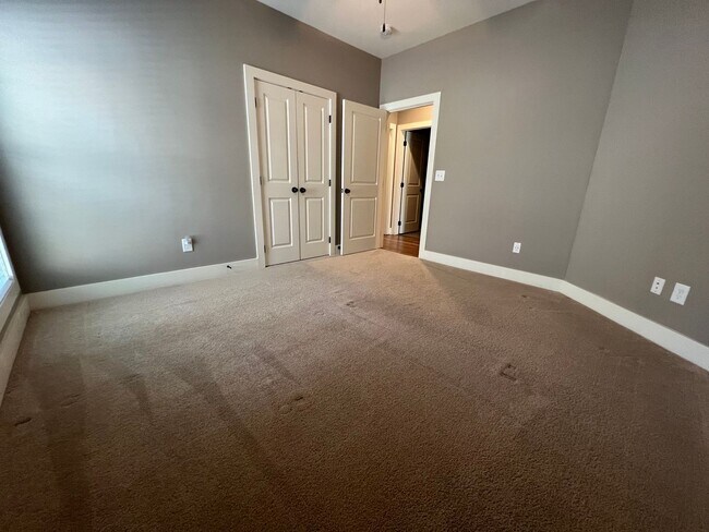 Building Photo - Beautiful Brick Home in Mimms Trail