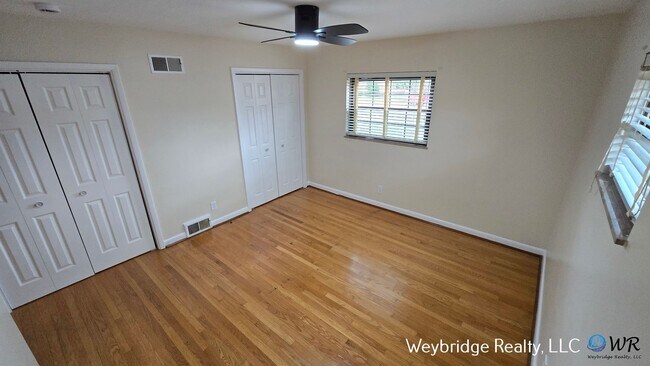 Building Photo - Charming Mid-Century 2BR Home with Sunroom, Fireplace & Fenced Yard