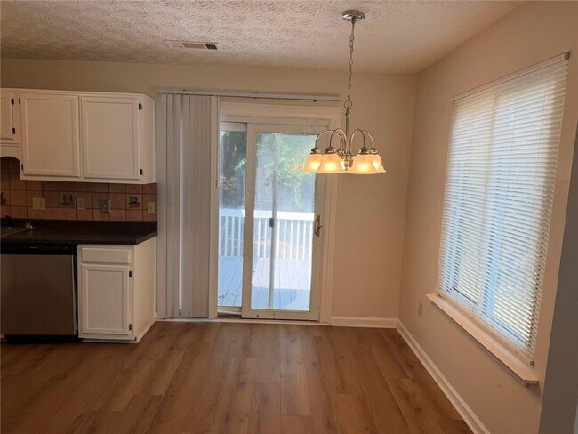Building Photo - 1819 Cres Hill Dr NW