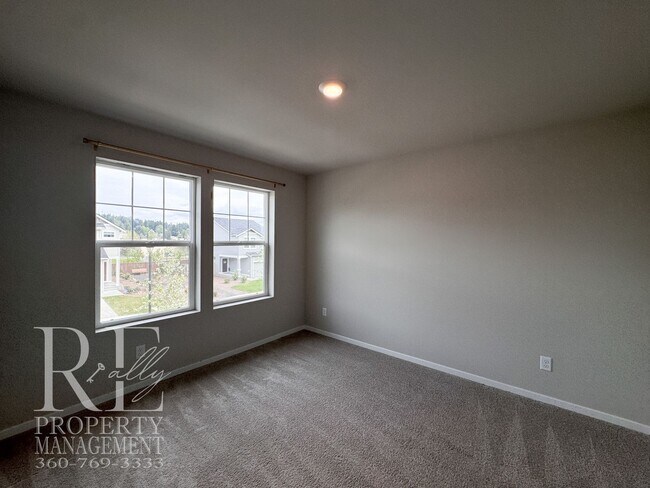 Building Photo - Bright 2024-Built Home with Modern Finishes & Fully Fenced Yard