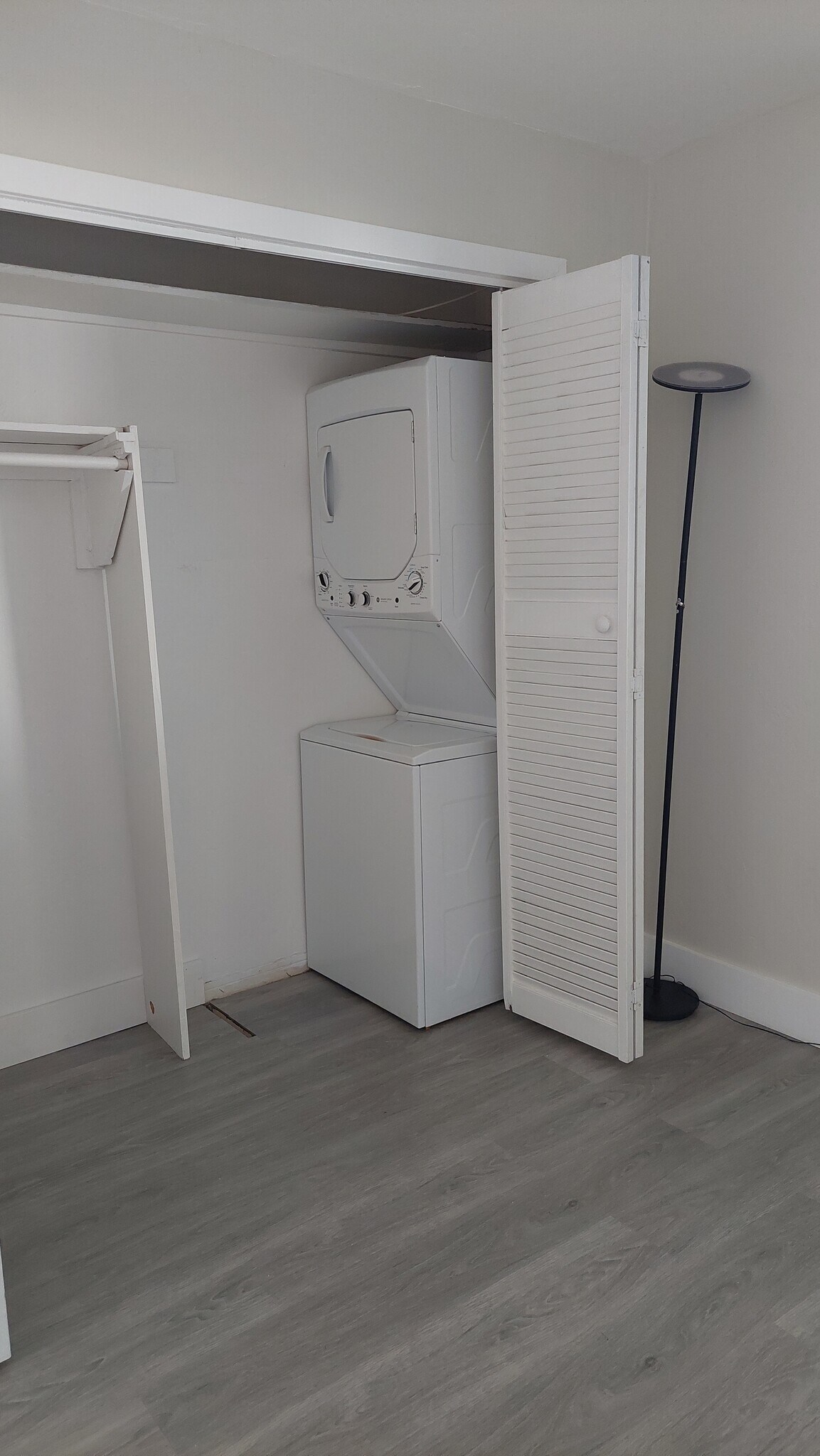 Building Photo - 2312 Van Buren St