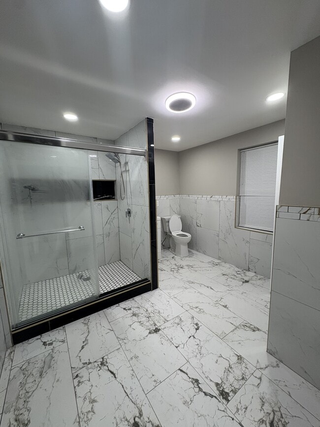 Building Photo - 2229 N Hancock St