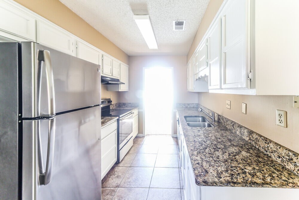 Building Photo - 6770 Lake Point Cir