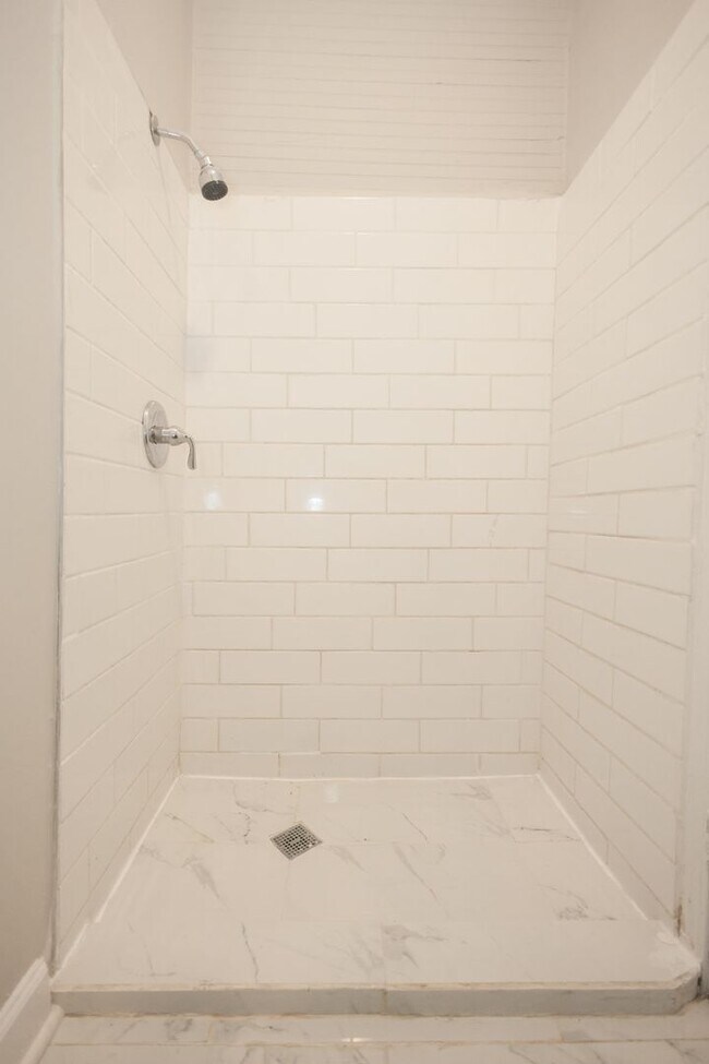 Building Photo - 526 N 17th St
