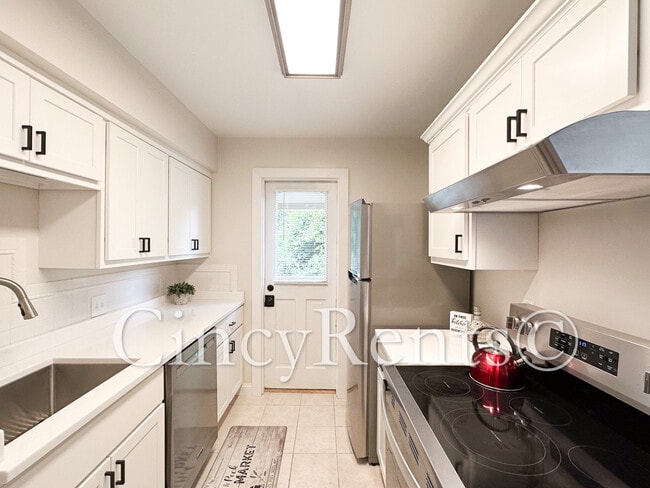 Building Photo - 6239 Crestview Plz