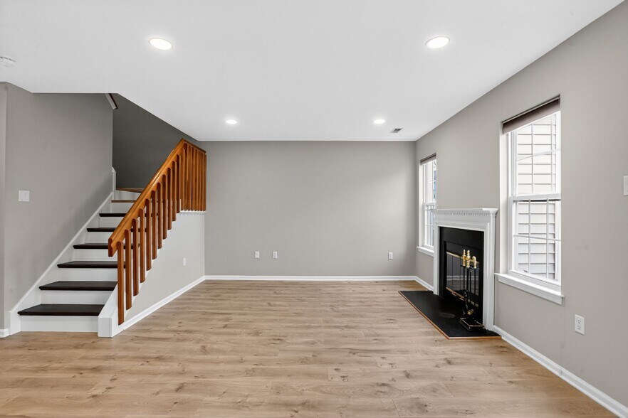 Building Photo - 2801 Harvard Ct