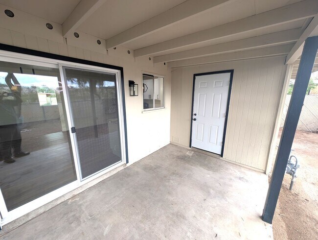 Building Photo - Freshly remodeled townhome two bedroom two bath beauty