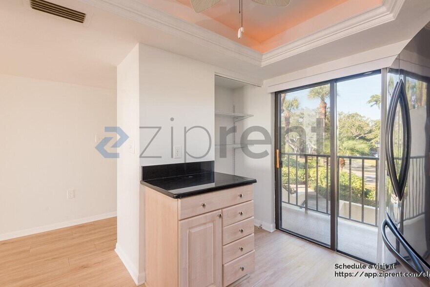 Building Photo - 7500 Sunshine Skyway Ln S