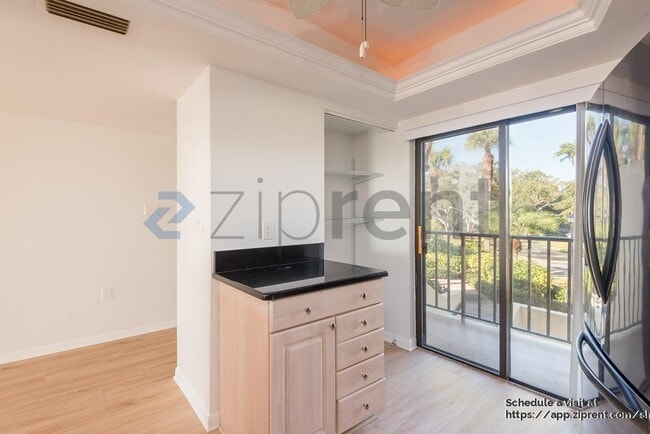 Building Photo - 7500 Sunshine Skyway Ln S