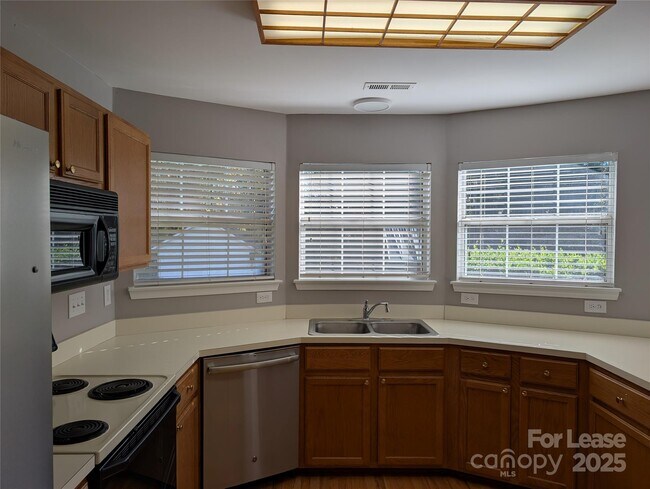 Building Photo - 160 Stone Ridge Ln