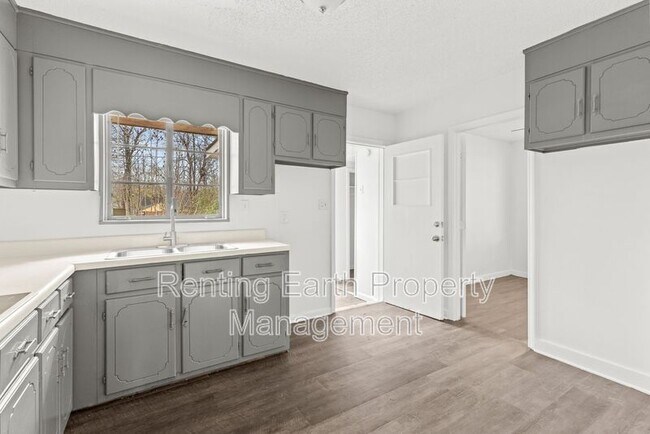 Building Photo - 1245 Rayfield Dr