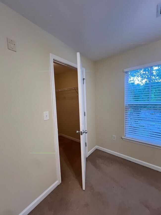 Building Photo - 15-1529 Gutleber