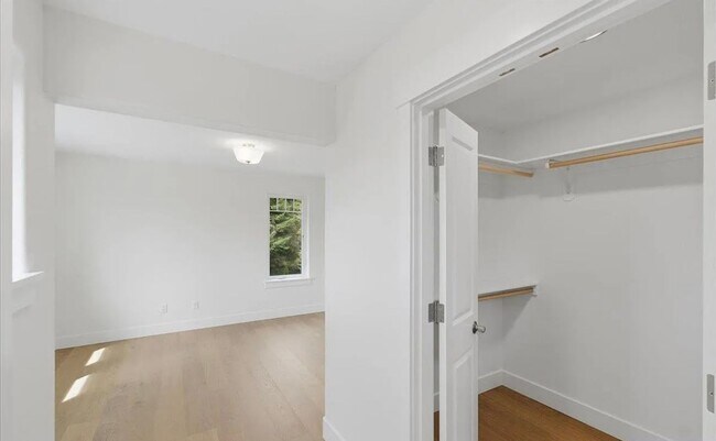 Building Photo - Spacious Custom Built Home in NW Corvallis