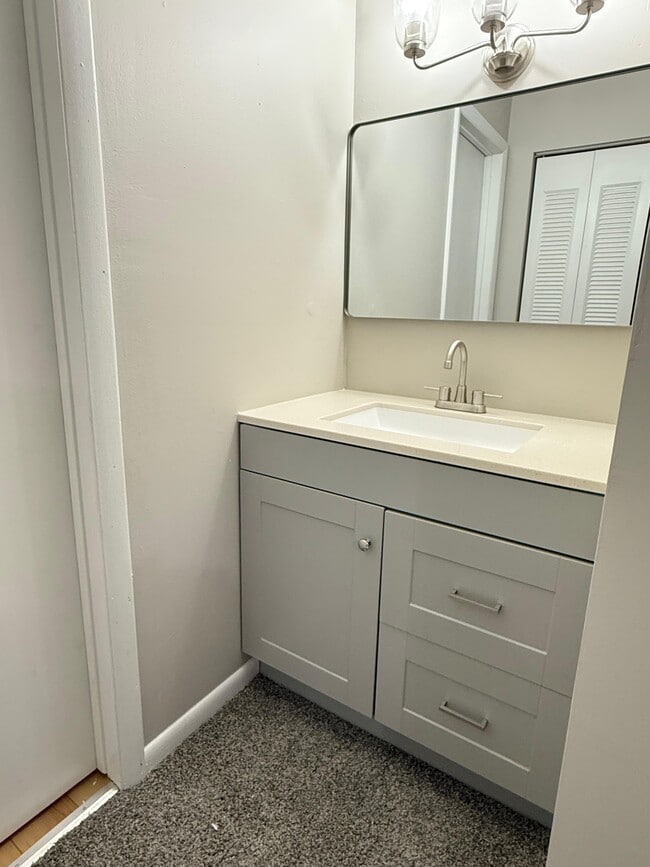 Building Photo - 1905 Walnut Ridge Dr