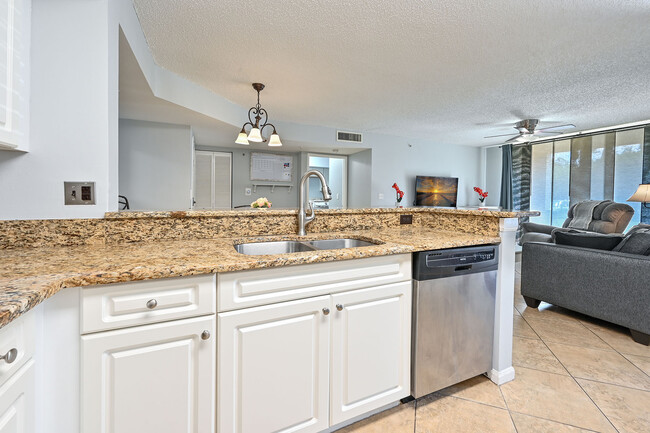 Building Photo - 1265 Wildwood Lakes Blvd