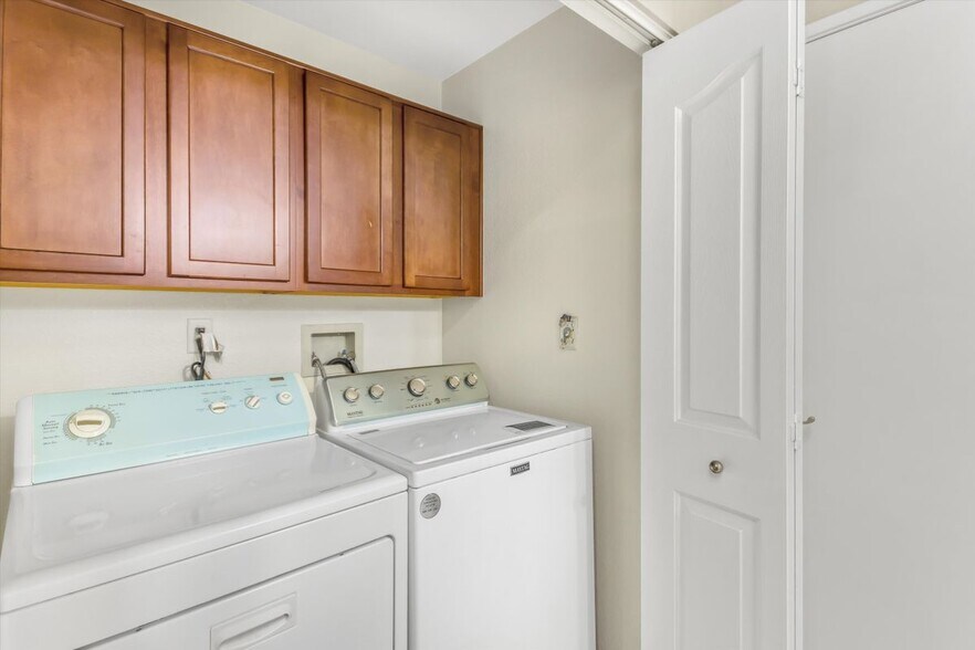 Building Photo - 7353 Ellena W