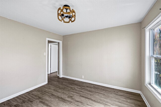 Building Photo - 1407 Bess Rd