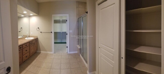 Building Photo - 2690 Summer Hill Ct