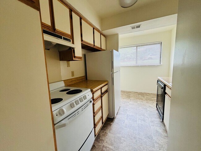 Building Photo - 503 Sunridge Dr