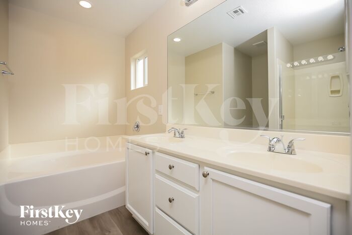Building Photo - 8288 Vanity Fair Ln