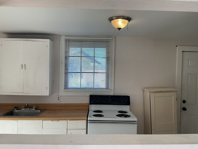 Building Photo - 1108-1112 Pisgah