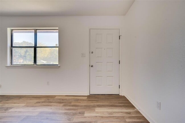 Building Photo - 706 Scenic Dr