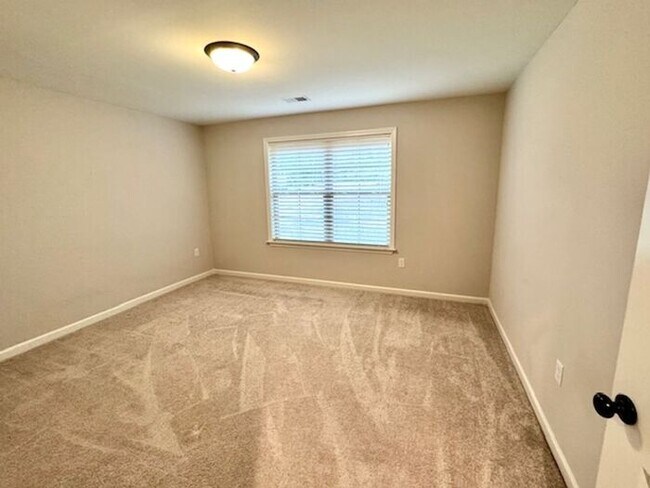 Building Photo - Available Now! Large 5BR 4 bath Executive Home in a great neighborhood!